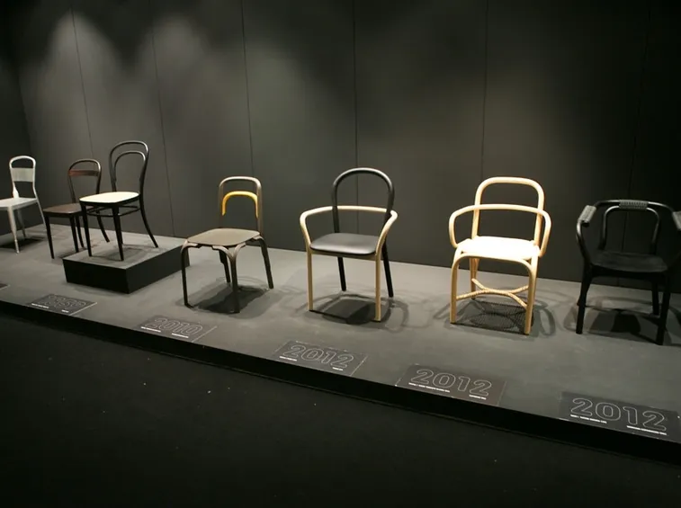 Déjà-Vu exhibition in Kortrijk - Biennale 2012 (sedie thonet- originals and tributes)