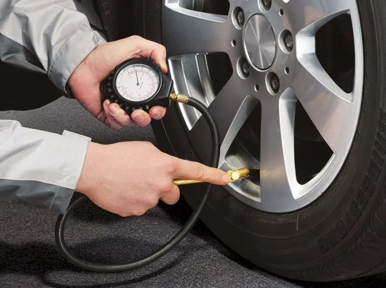 Misurazione manuale con un manometro