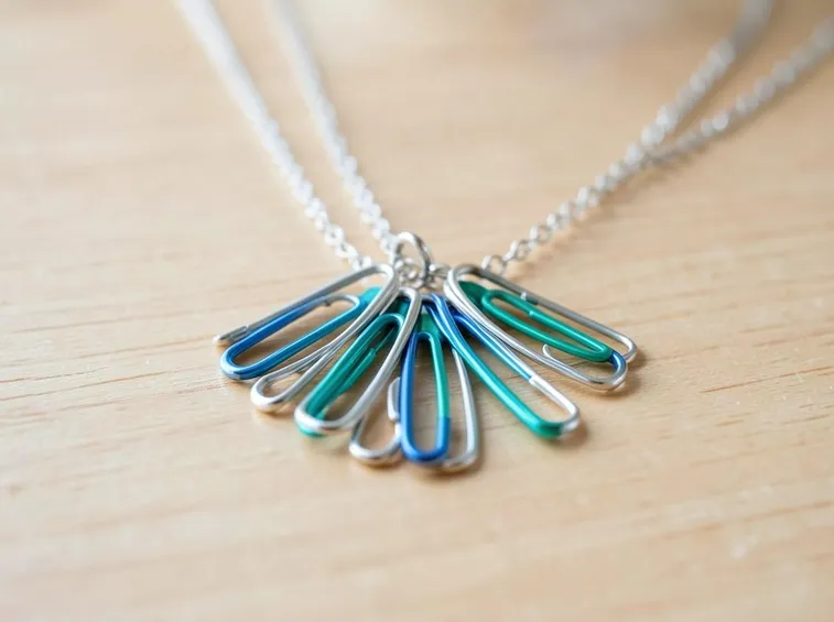 collana con spille