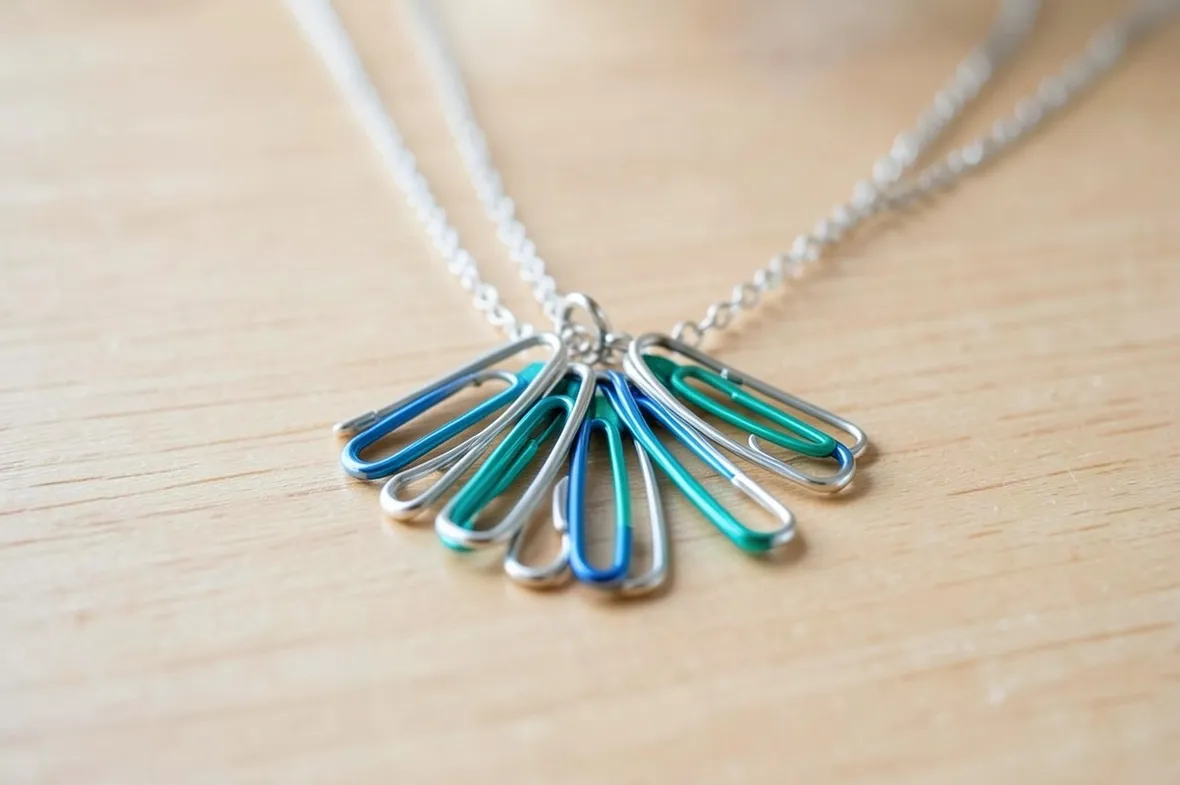 collana con spille