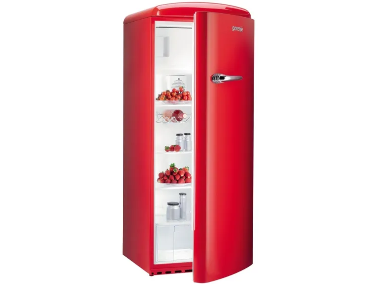 la porta del frigorifero aperta consuma energia