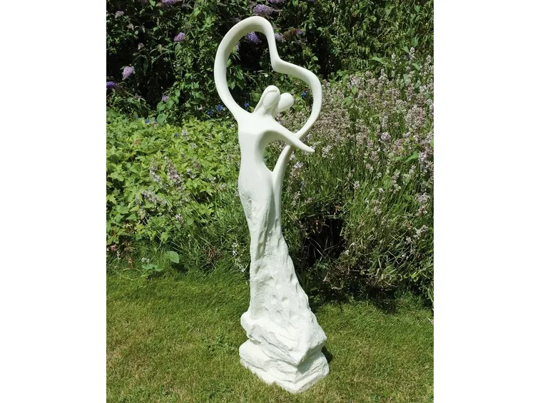 Statua per giardino in stile contemporaneo