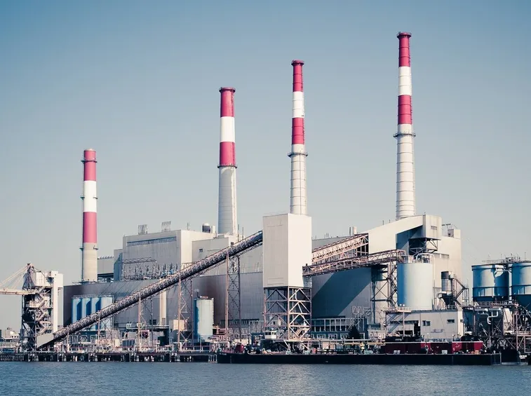 centrale termica sul mare