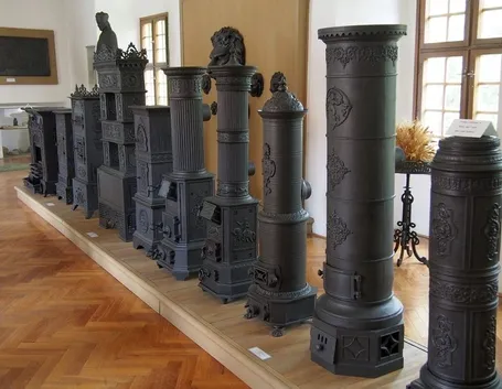 Esposizione di stufe in ghisa