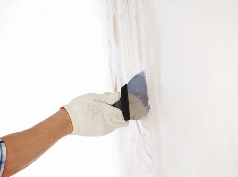 stesura stucco per crepa nei nuri