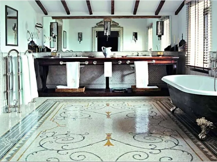 Bagno con mosaico classico