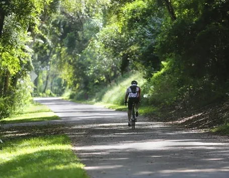Una pista ciclabile in calcestre