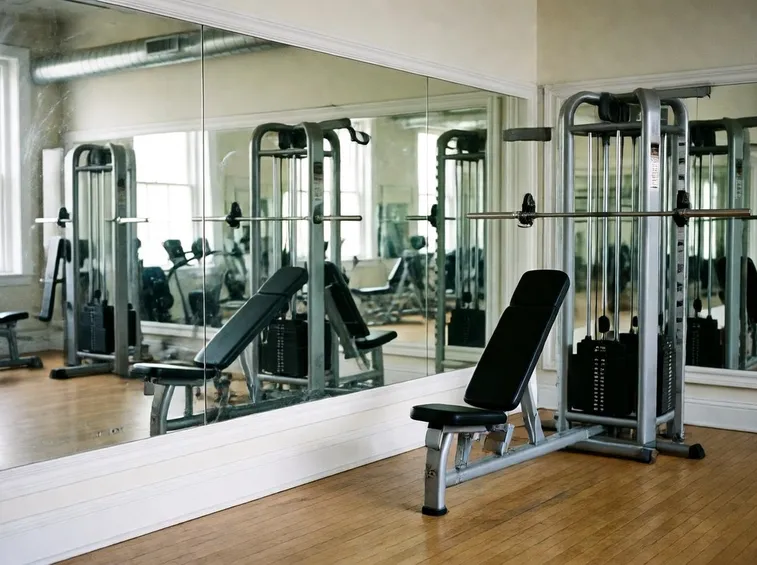 parete a specchio palestra